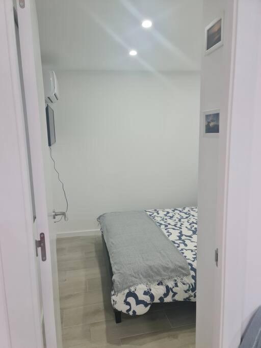 "Linda'S Guest House" Beach House With Private Patio & Hot Tub, 3 Min From The Beach Costa da Caparica Exterior foto