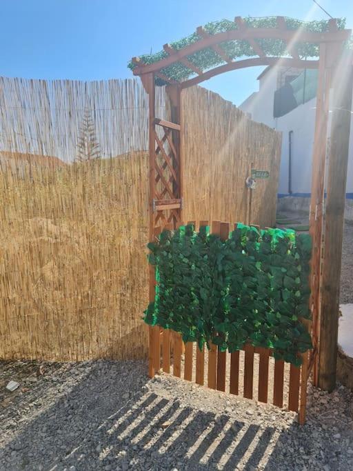 "Linda'S Guest House" Beach House With Private Patio & Hot Tub, 3 Min From The Beach Costa da Caparica Exterior foto