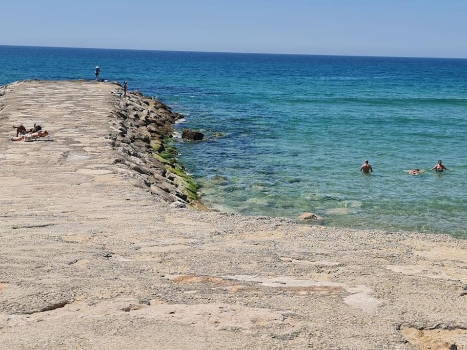 "Linda'S Guest House" Beach House With Private Patio & Hot Tub, 3 Min From The Beach Costa da Caparica Exterior foto
