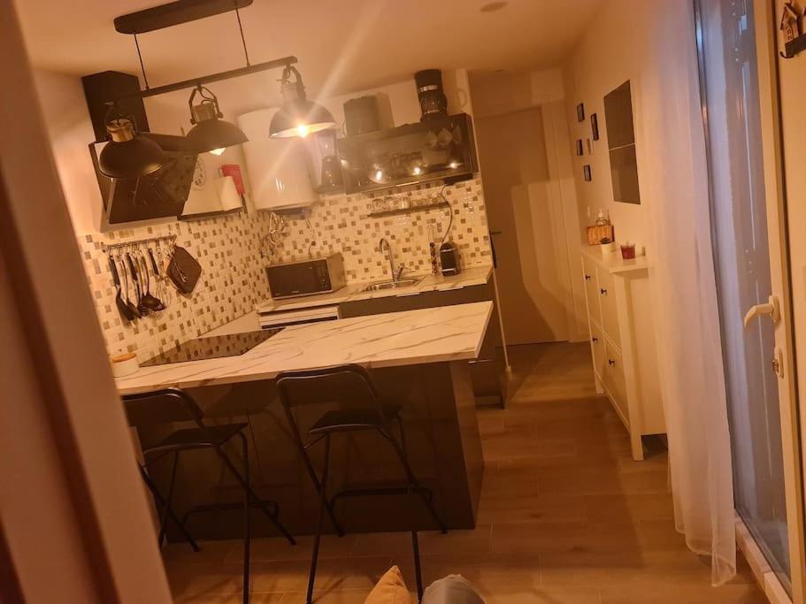 "Linda'S Guest House" Beach House With Private Patio & Hot Tub, 3 Min From The Beach Costa da Caparica Exterior foto