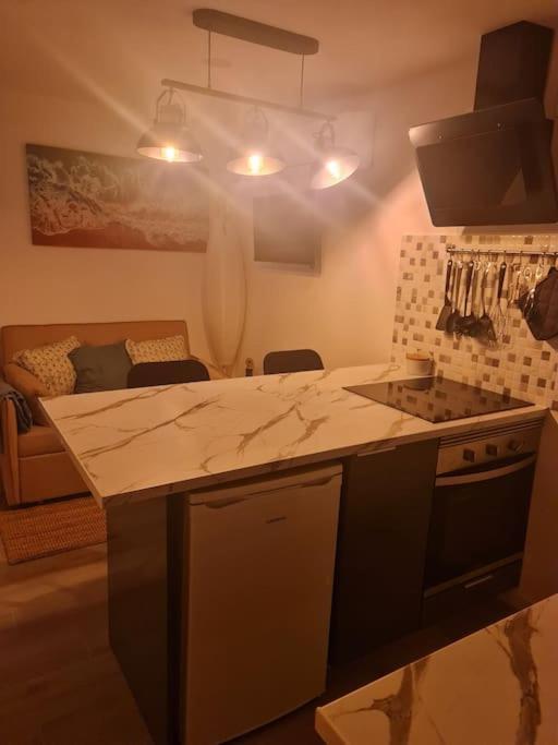 "Linda'S Guest House" Beach House With Private Patio & Hot Tub, 3 Min From The Beach Costa da Caparica Exterior foto