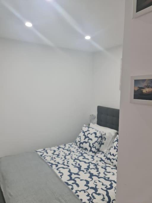 "Linda'S Guest House" Beach House With Private Patio & Hot Tub, 3 Min From The Beach Costa da Caparica Exterior foto