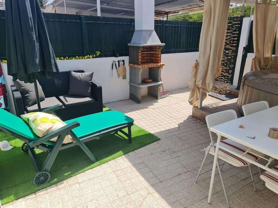 "Linda'S Guest House" Beach House With Private Patio & Hot Tub, 3 Min From The Beach Costa da Caparica Exterior foto