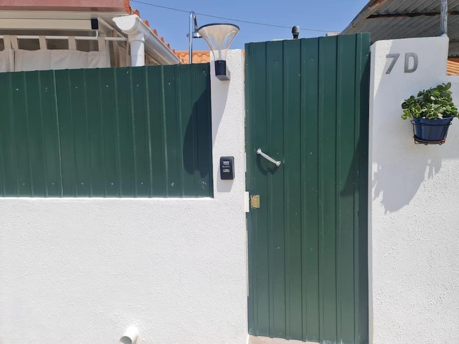 "Linda'S Guest House" Beach House With Private Patio & Hot Tub, 3 Min From The Beach Costa da Caparica Exterior foto